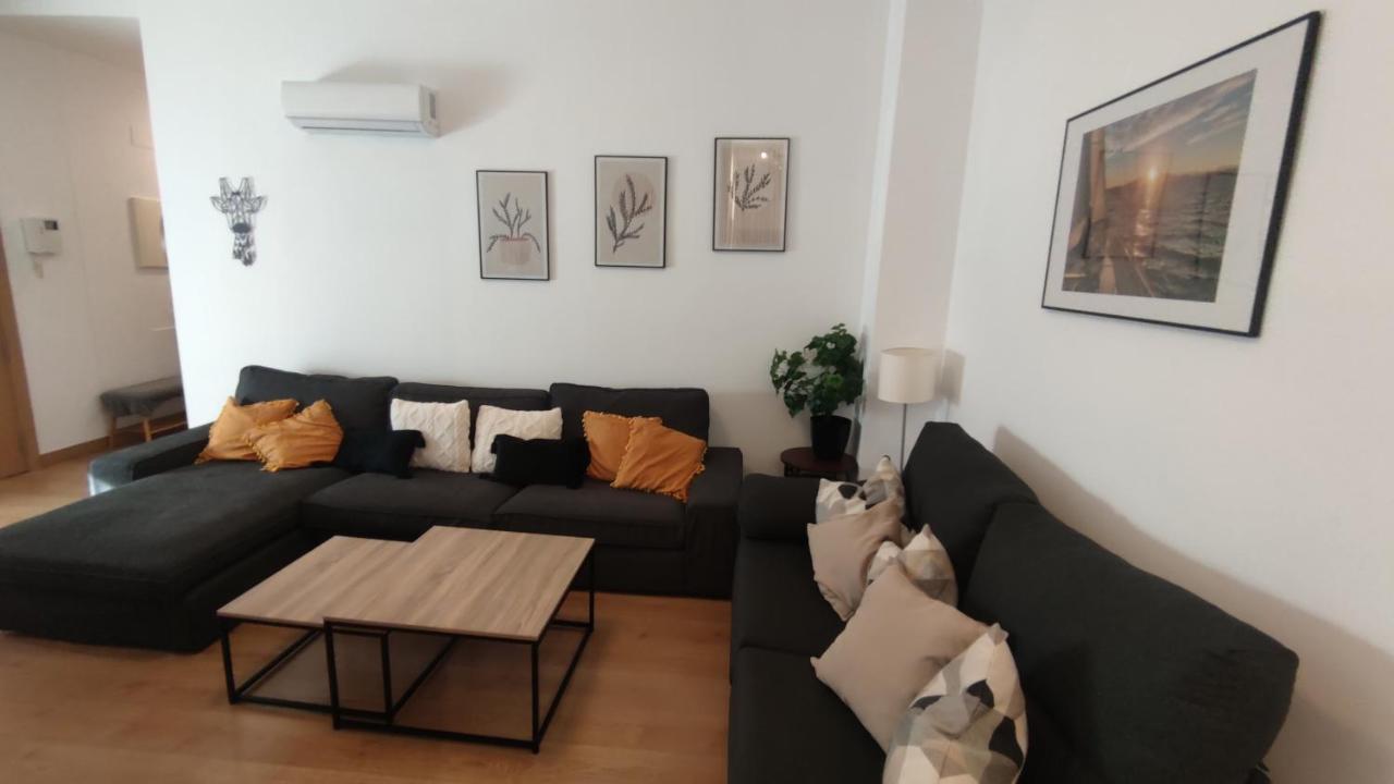 Unique Apartment In Malaga City Center With Pool Bagian luar foto