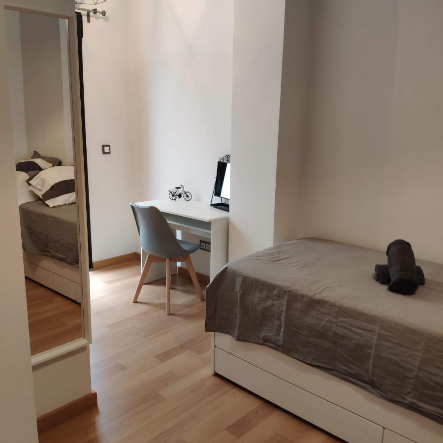 Unique Apartment In Malaga City Center With Pool Bagian luar foto